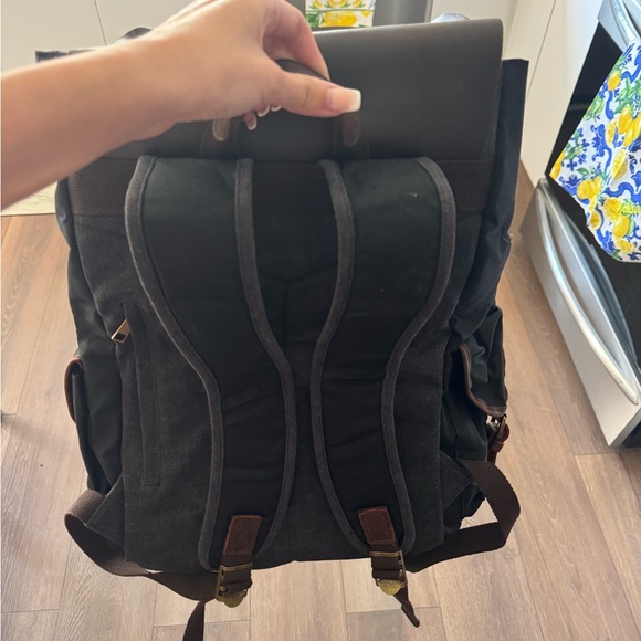 NEW MENS BACKPACK DISTRESSED - Picture 3 of 8